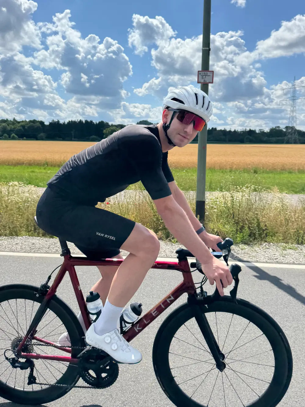 Christmas Bundle | Rennradbrille + Wechselglas + Etui + Tuch + Spray + Trinkflasche