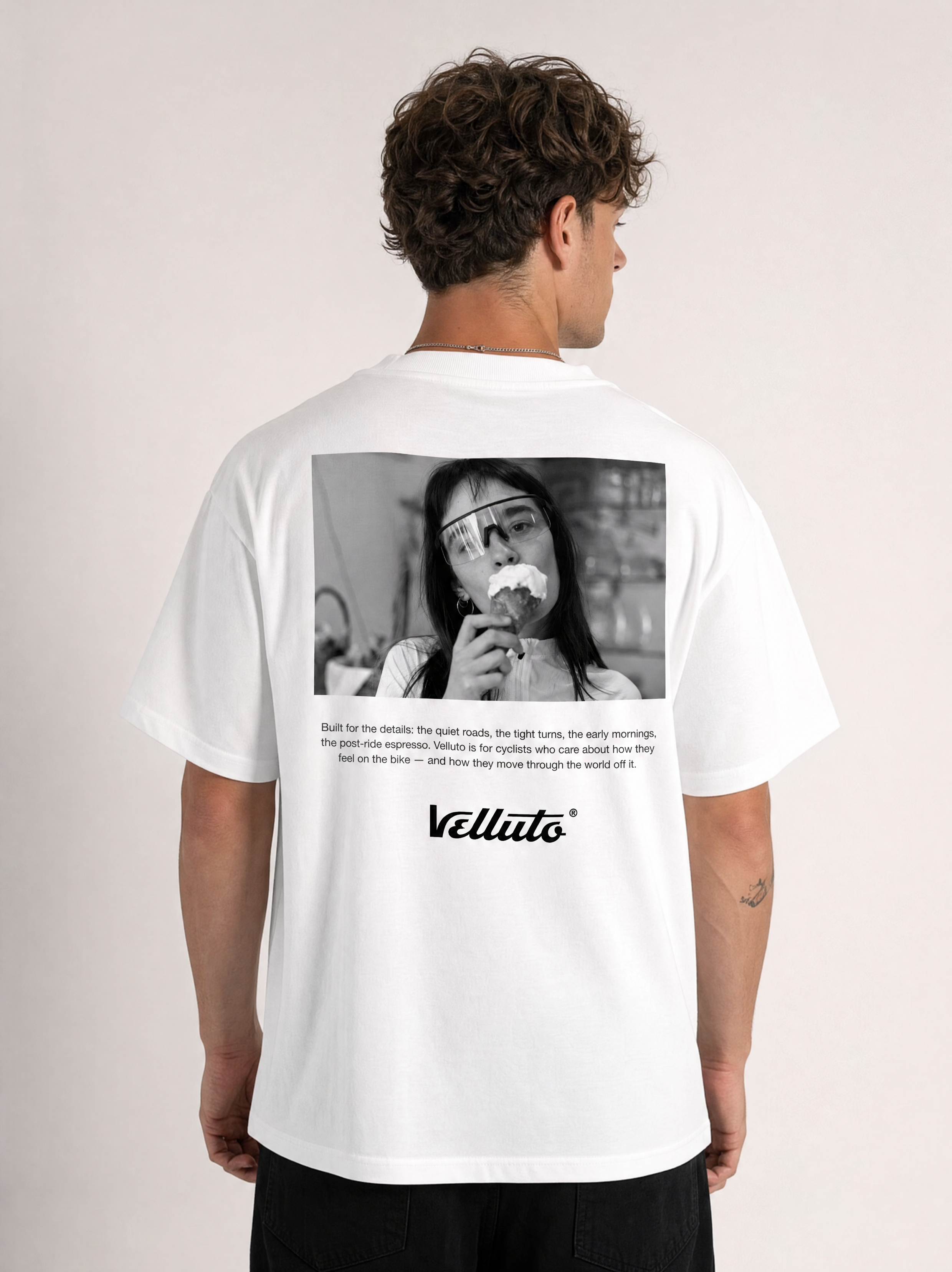 Velluto Oversize Tee in white, back print worn on model